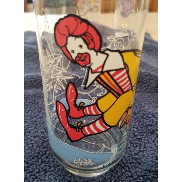McDonald's Ronald McDonald Action Series Collectible Glass 1977 like new - Picture 2 of 4